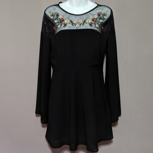 Bell sleeve flower decal mesh dress - Picture 1 of 5